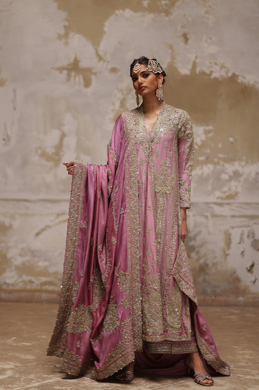 【ULLALA】Mariage Nasi Two Piece Indie Pink Pink Net Floral Embroidered Bridal Lehenga Set by Isa by