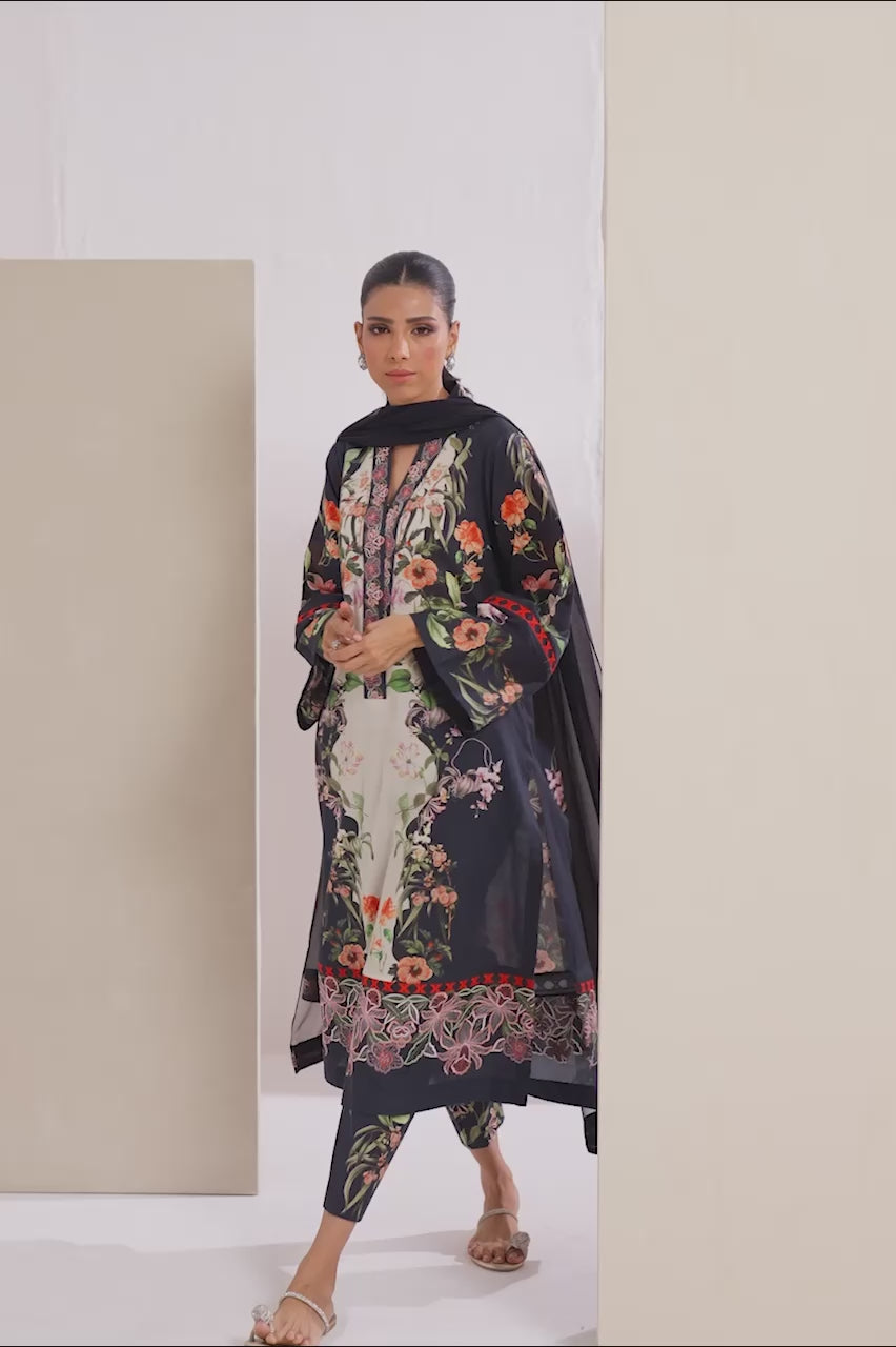 Dark Botanica – Nida Azwer Atelier