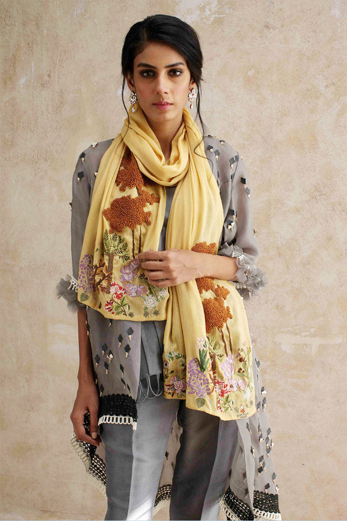Pale Yellow-Stole